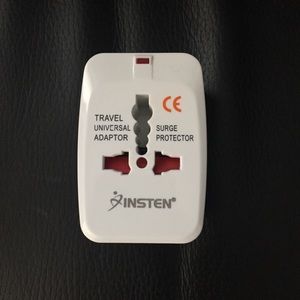 Universal travel adapter